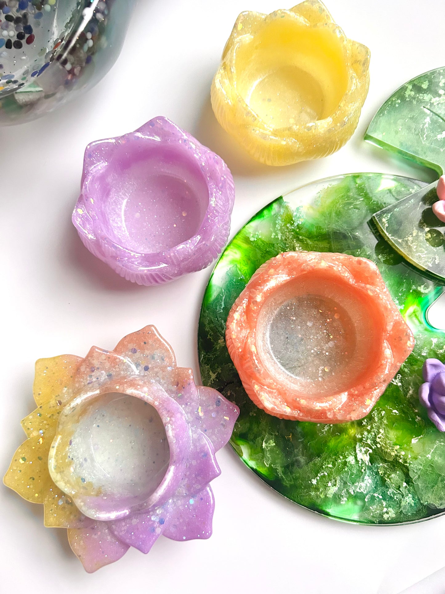 Glow in the Dark Lotus Cups – UV Reactive Resin Sensory Cups, Small Sorting Bowls, Montessori Play Accessories