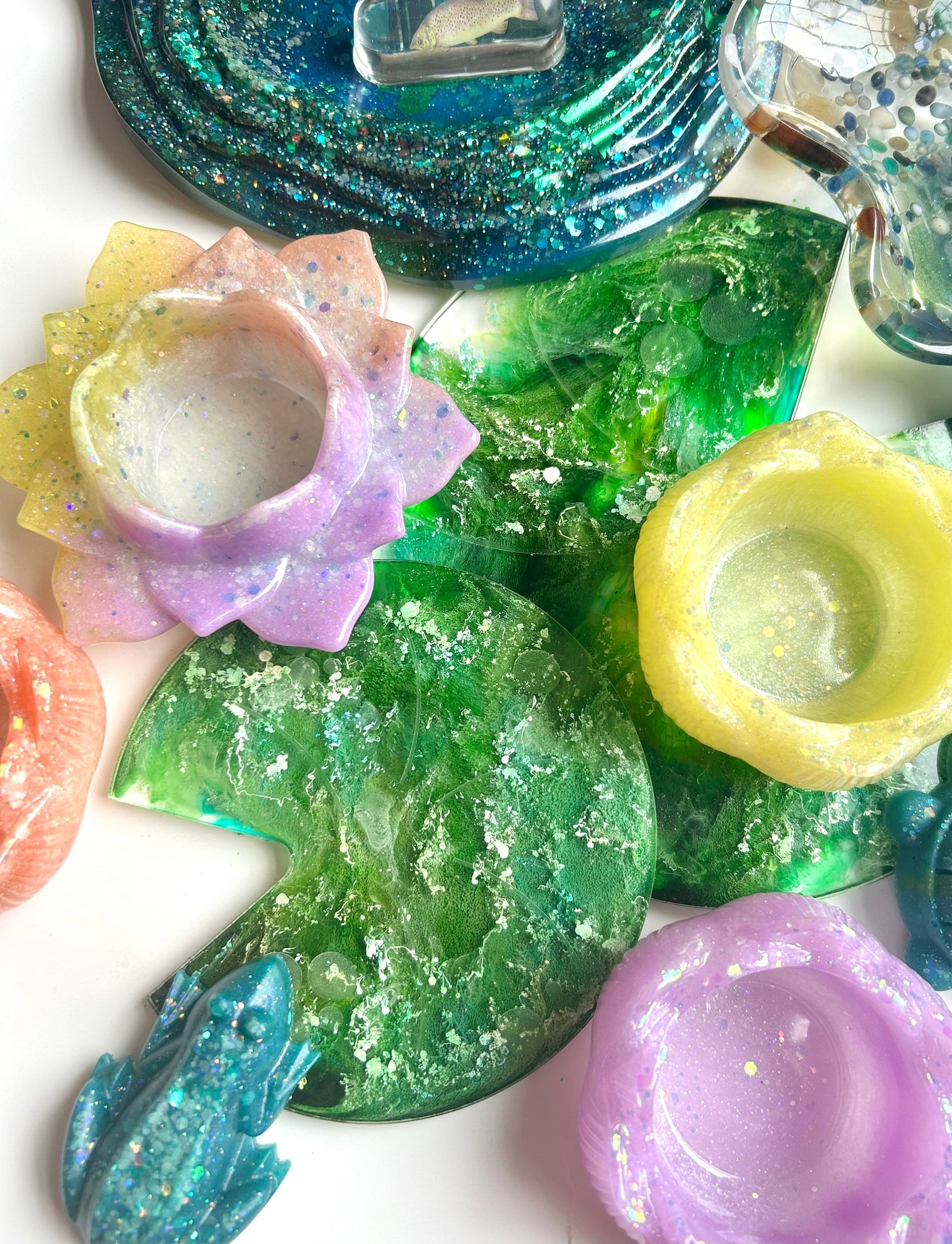 Glow in the Dark Lotus Cups – UV Reactive Resin Sensory Cups, Small Sorting Bowls, Montessori Play Accessories