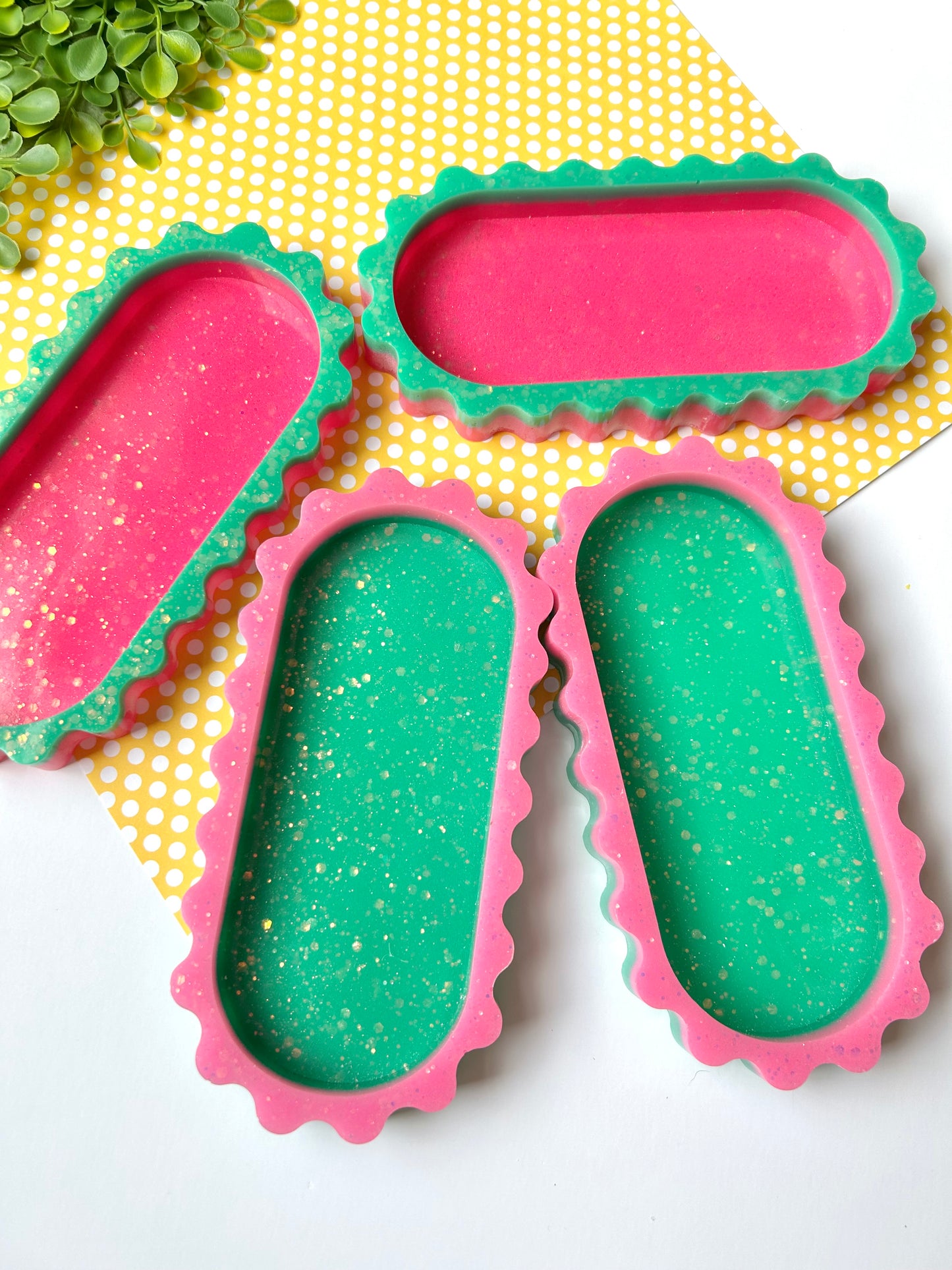EXTRA Oval Scalloped Tray