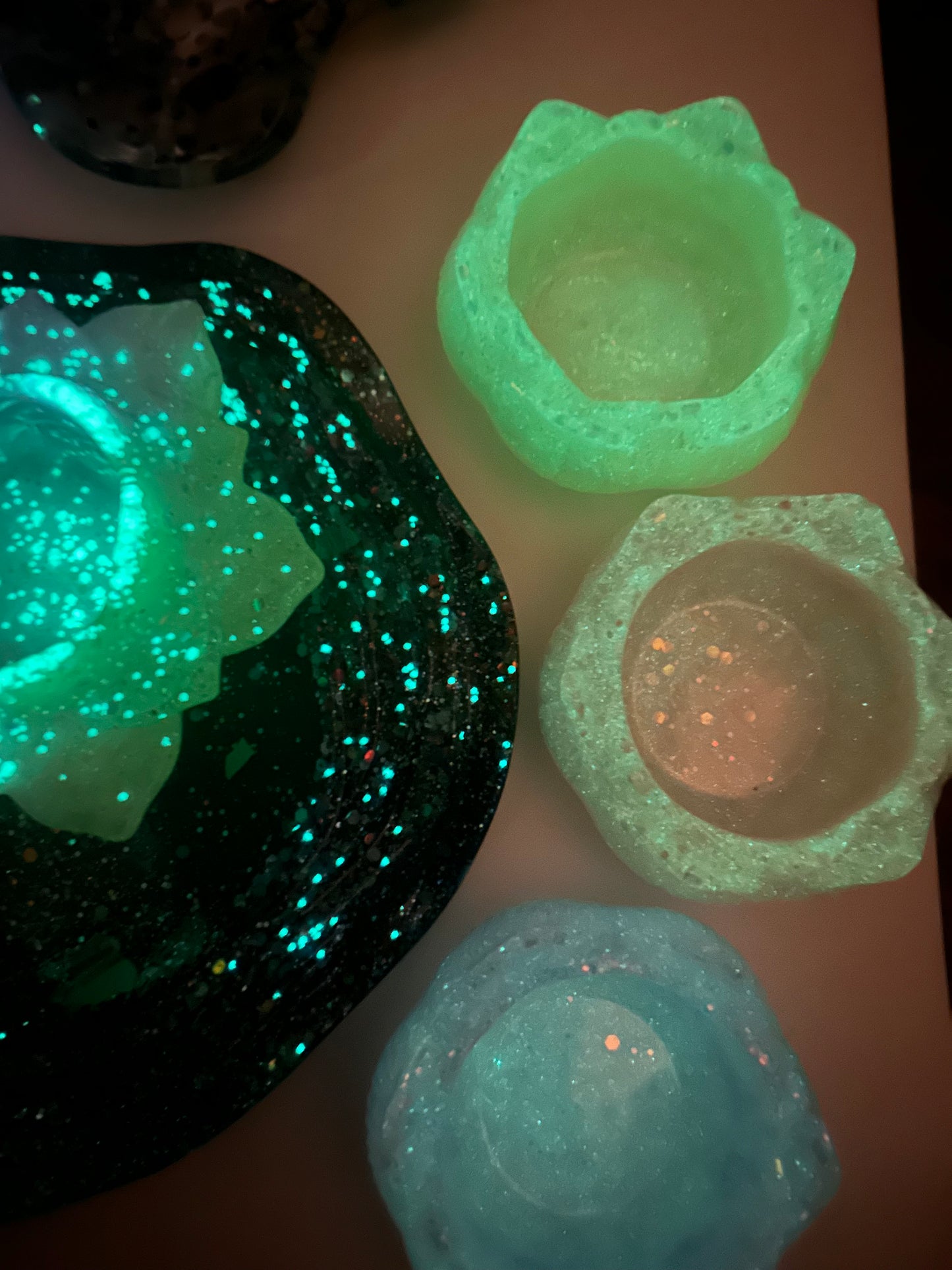 Glow in the Dark Lotus Cups – UV Reactive Resin Sensory Cups, Small Sorting Bowls, Montessori Play Accessories
