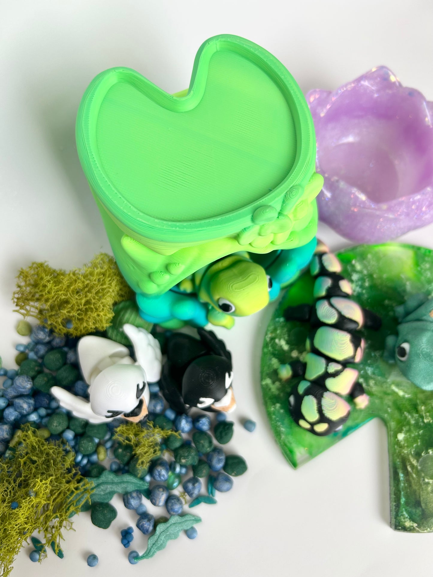 Pond Critters- 3D Printed Pond Animals & Frog Hut Decor – Swan, Salamander, Frog, Toad | Cute Nature Play Set | Unique Gift for Kids & Collectors