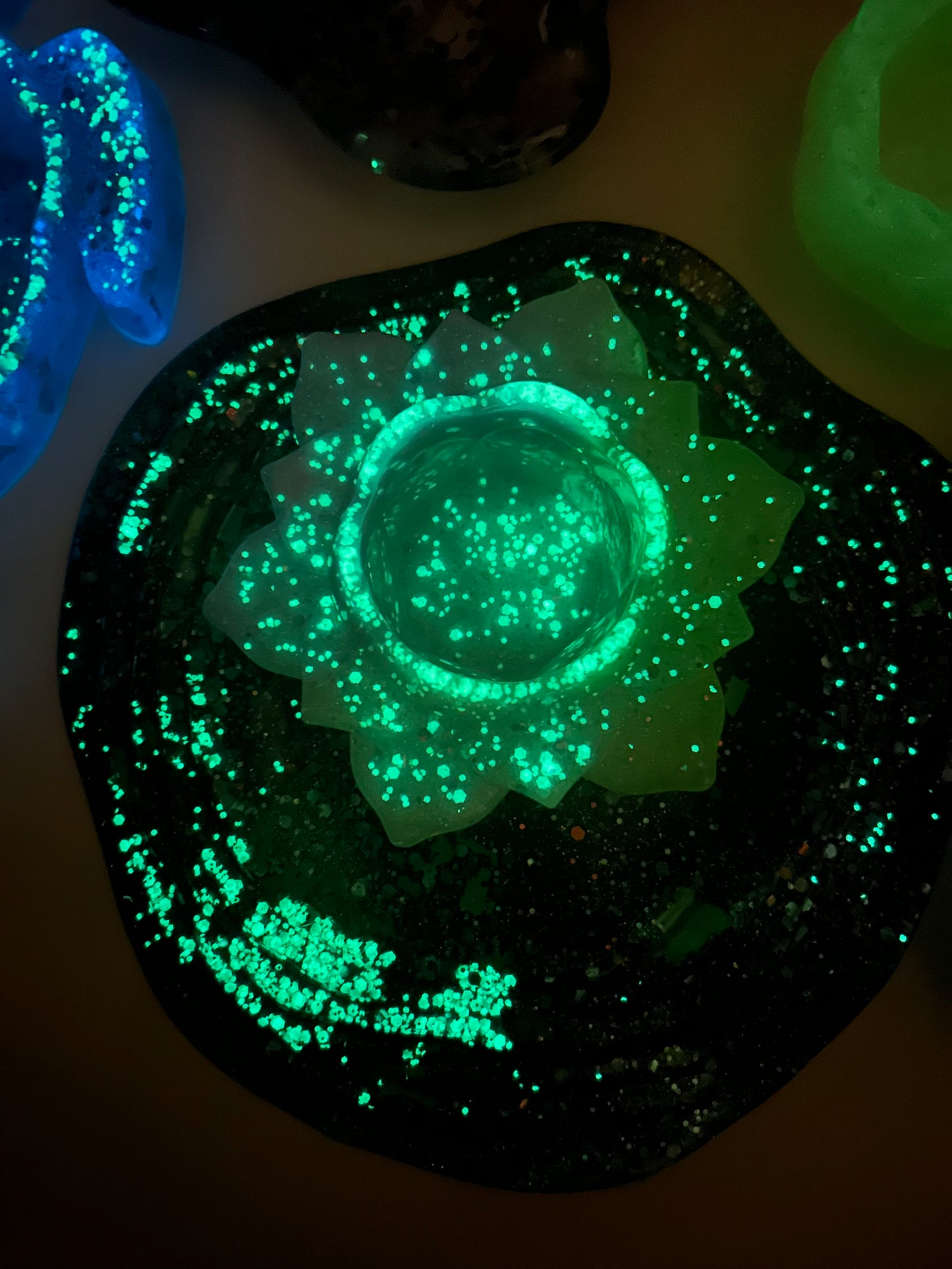 Glow in the Dark Lotus Cups – UV Reactive Resin Sensory Cups, Small Sorting Bowls, Montessori Play Accessories